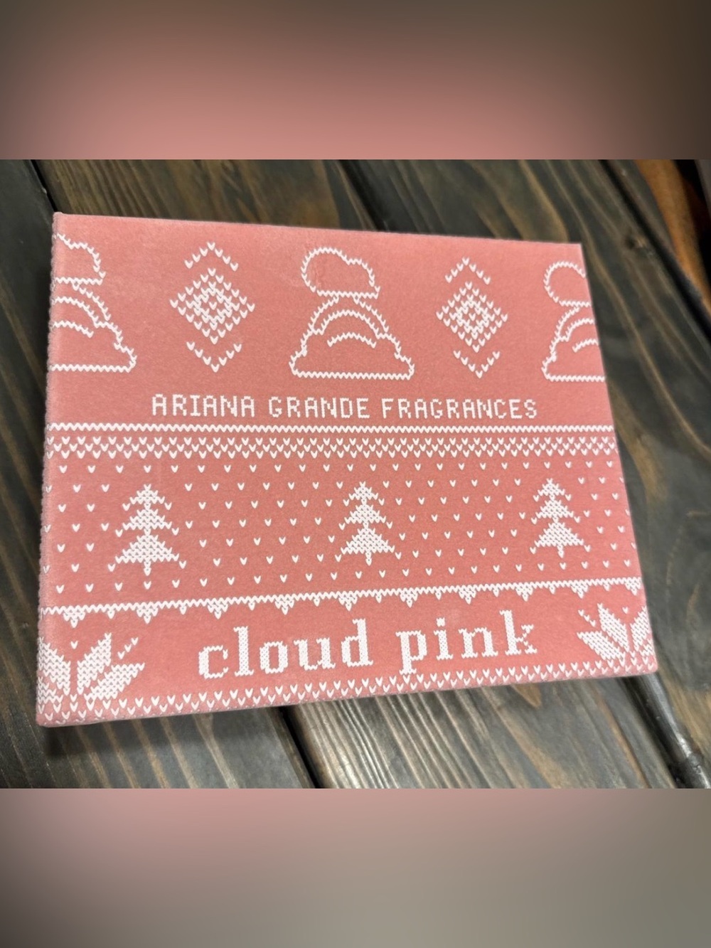 Ariana Grande Cloud Pink perfume